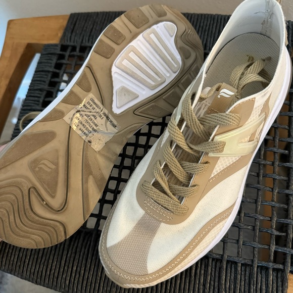 Fabletics Sneaker - Picture 4 of 4